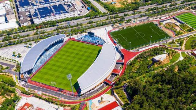 今日焦点战预告16:45 澳超赛场 悉尼FC VS 惠灵顿凤凰 惠灵顿凤凰强势出击能否在客场全身而退？01:30 意甲赛事 那不勒斯 VS 蒙扎 那不勒斯欲在主场迎来反弹重返欧战区!02:45 葡超赛场 本菲卡 VS 法马利卡奥 本菲卡对榜首之位虎视眈眈，法马利卡奥客场之旅恐难以全身而退？03:45 意甲赛事 热那亚 VS 国际米兰 国米已连续多场赛事保持不败，火“热”势头欲继续延续？ 事件那不勒斯后卫纳坦肩膀脱臼，马扎里：队医说他将缺席一个半月那不勒斯主帅马扎里称，后卫纳坦因肩膀脱臼将缺席一个半月时间。